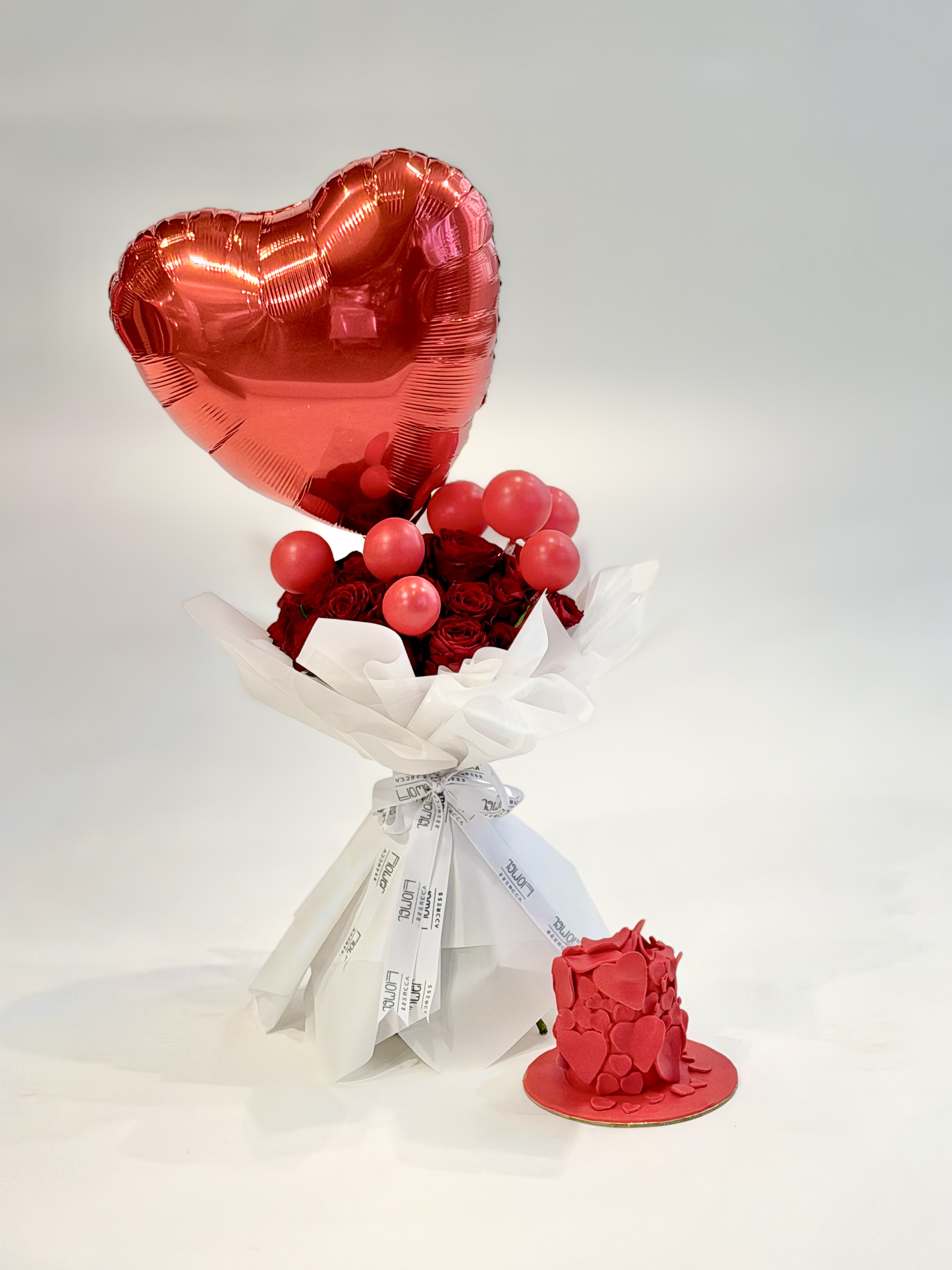 هاند بوكيه مع بالون وكيك ريد فلفت