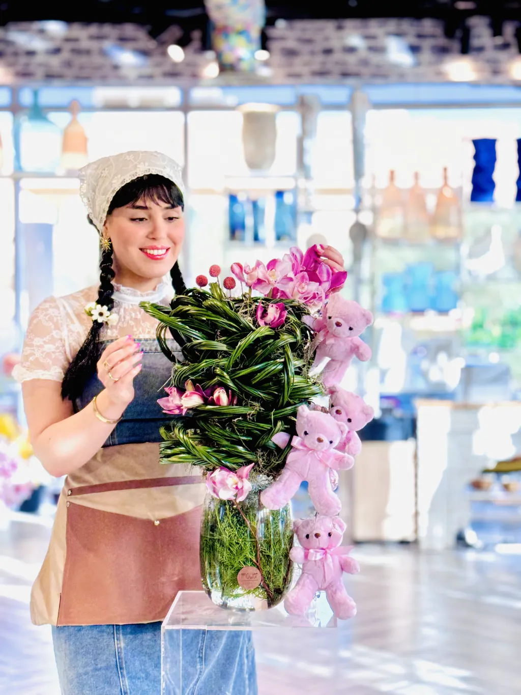 فازة الورد مع توي شفاف