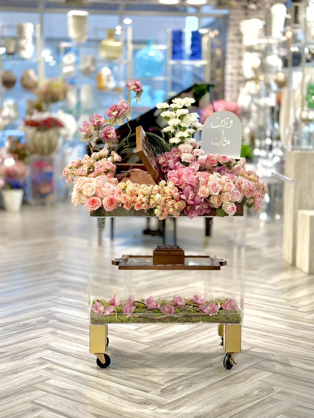 شبكة الترولي بالورد الطبيعي